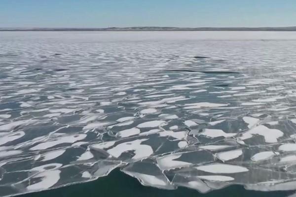乌伦古湖的冰裂奇观是什么 具体是怎么形成的